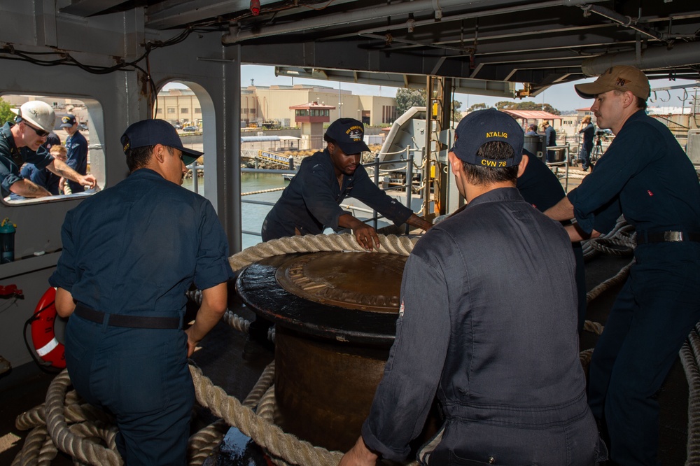 USS Ronald Reagan (CVN 76) arrives at San Diego