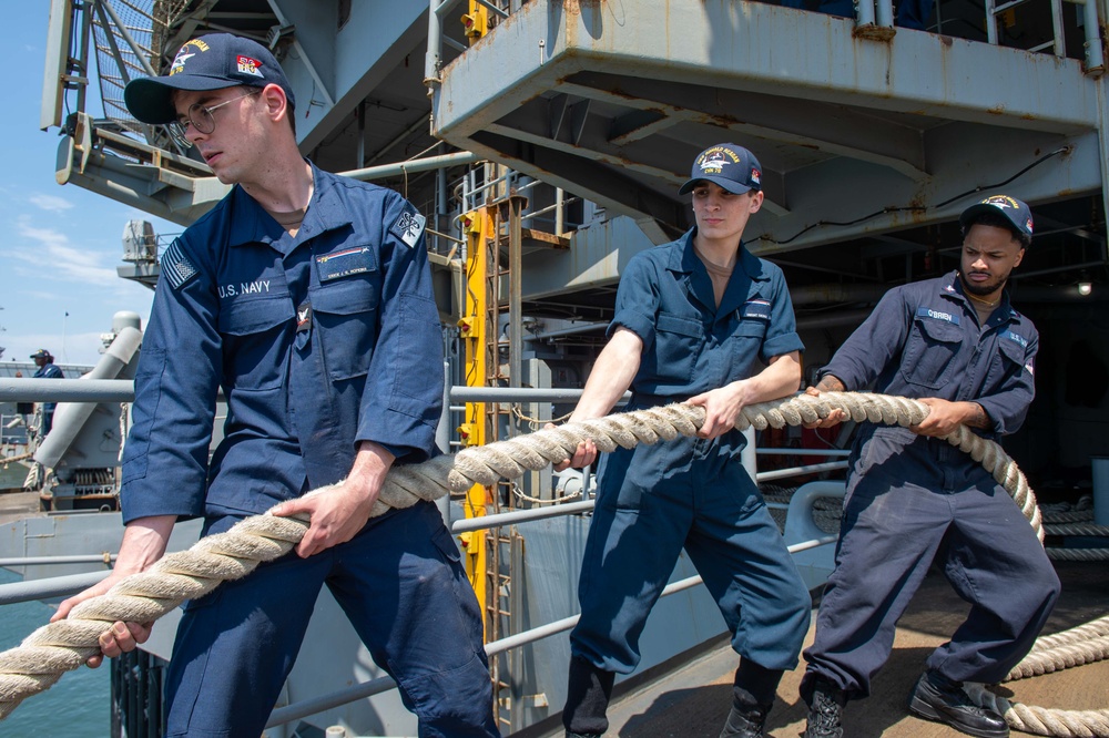 USS Ronald Reagan (CVN 76) arrives at San Diego