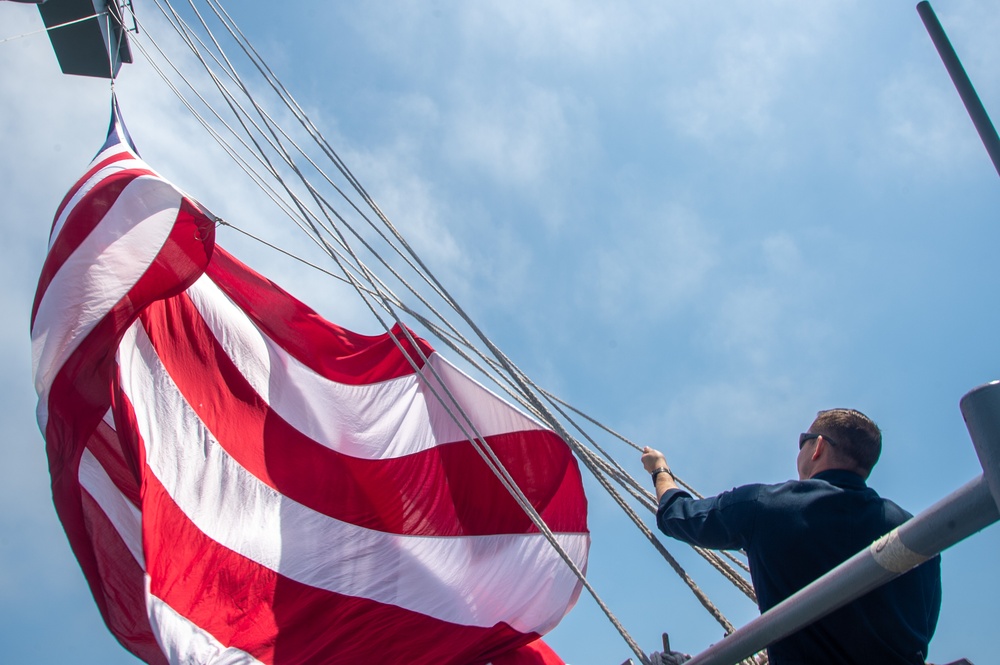 USS Ronald Reagan (CVN 76) arrives at San Diego