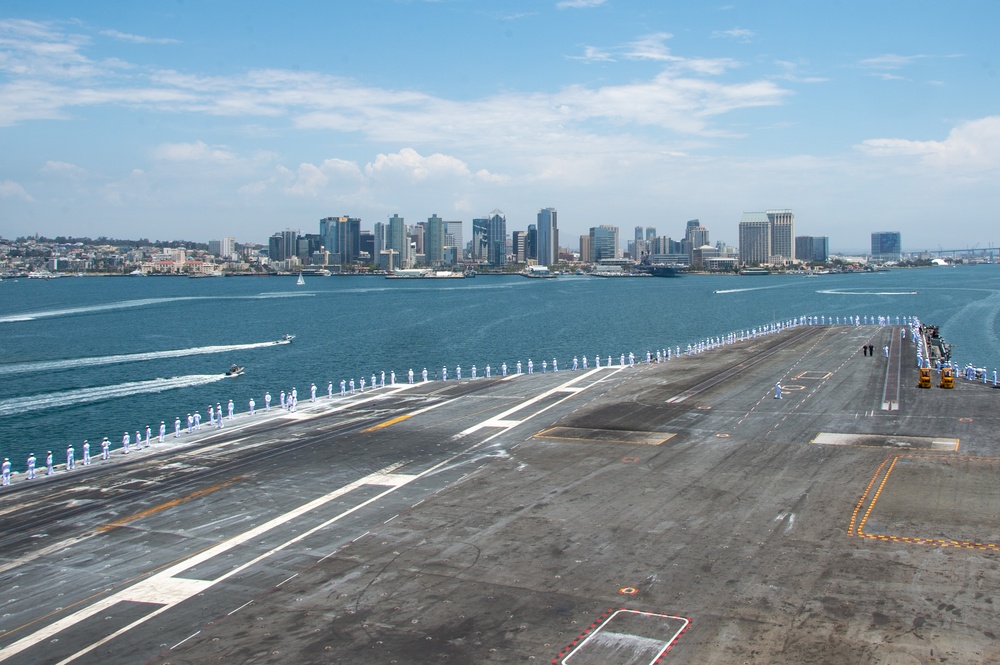 USS Ronald Reagan (CVN 76) arrives at San Diego