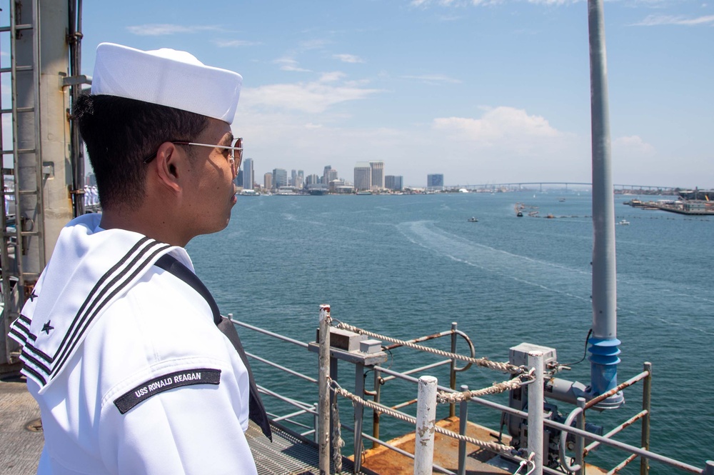 USS Ronald Reagan (CVN 76) arrives at San Diego