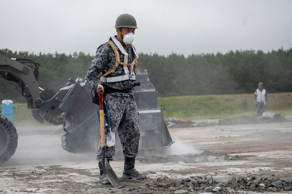 Misawa hosts Yokota’s bilateral Rapid Airfield Damage Repair exercise