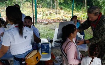 Continuing Promise 2024 treat patients in Valle La Estrella in Limón, Costa Rica