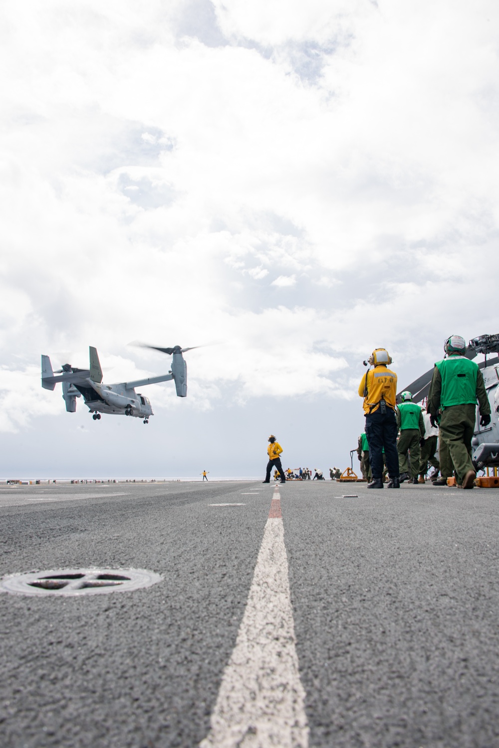 USS America (LHA 6) Conducts Flight Operations with the 31st Marine Expeditionary Unit (MEU)