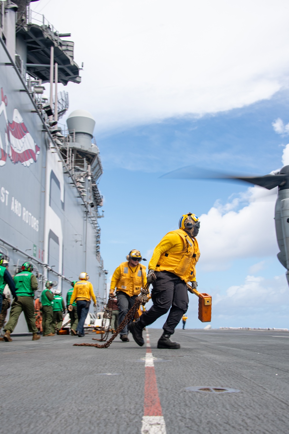 USS America (LHA 6) Conducts Flight Operations with the 31st Marine Expeditionary Unit (MEU)