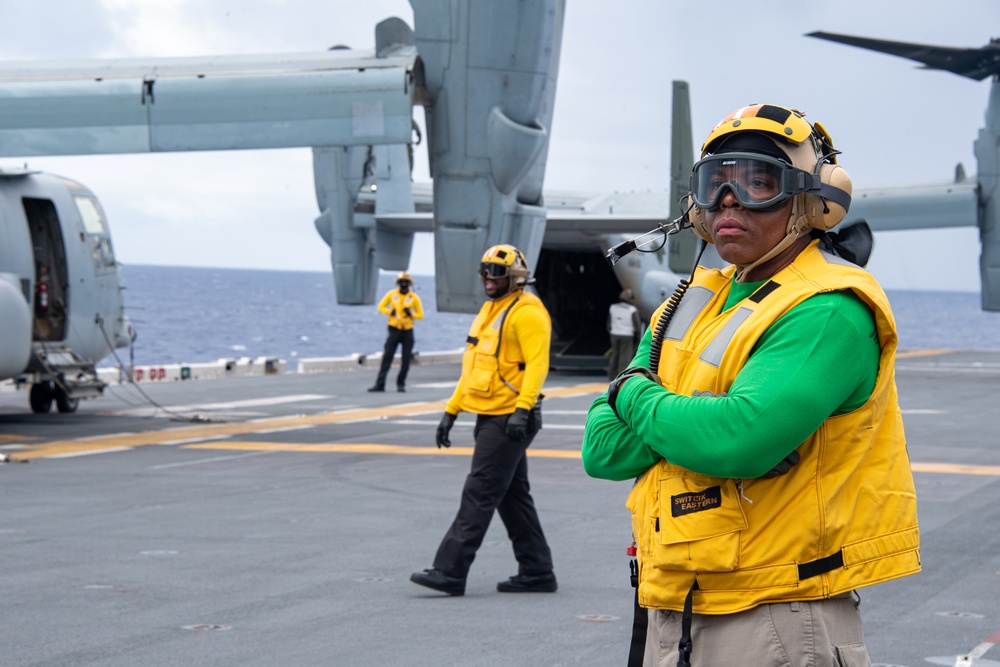 USS America (LHA 6) Conducts Flight Operations with the 31st Marine Expeditionary Unit (MEU)