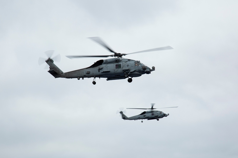 Abraham Lincoln conducts helicopter operations