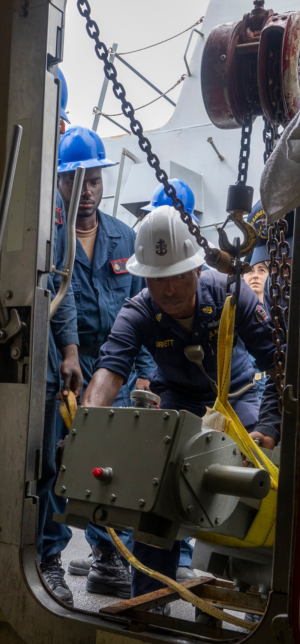 USS Rafael Peralta (DDG 115) Moves RO Pump