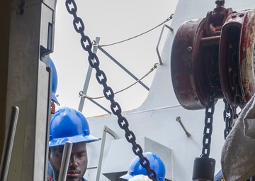 USS Rafael Peralta (DDG 115) Moves RO Pump