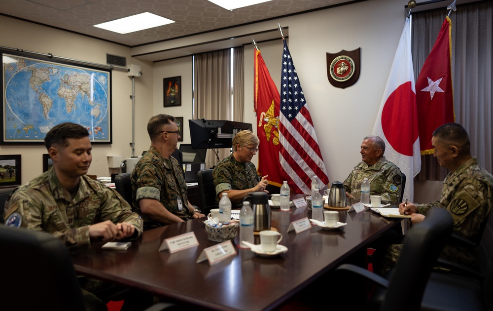 USFJ LtGen visits MCIPAC Deputy Commander Col Fitzgerald