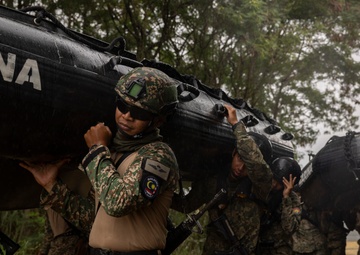 Mexican marines, Malaysian soldiers practice small boat tactics