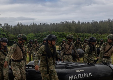 Mexican marines, Malaysian soldiers practice small boat tactics