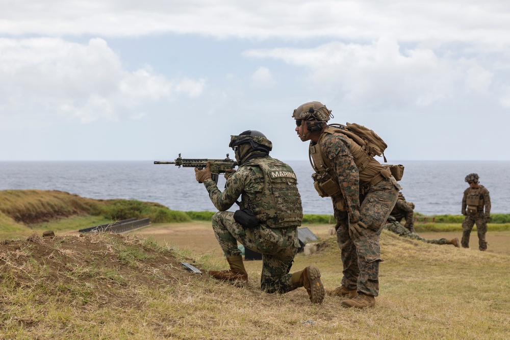 DVIDS Images US, Mexican, and Ecuadorian Marines conduct fire team