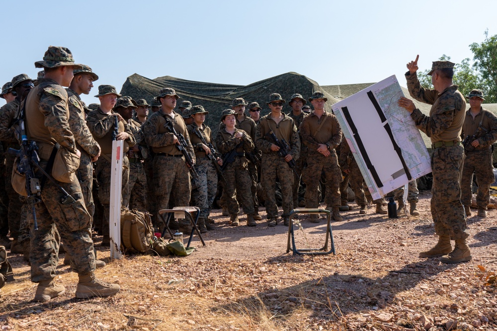 MRF-D 24.3 MAGTF commanding officer briefs situation update during Exercise Predator's Run 24