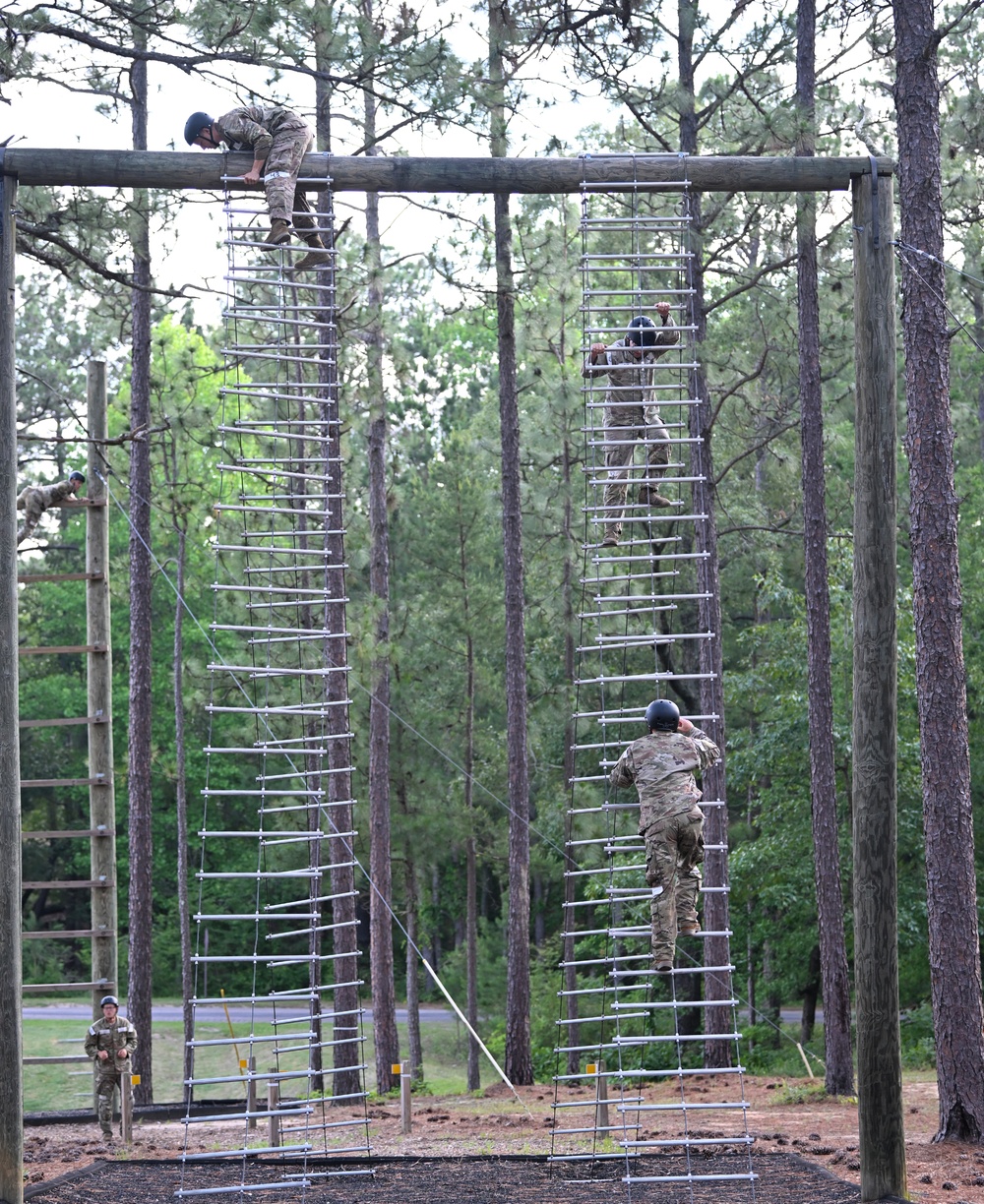 Special Forces Hopefulls Take on Obstacle Course During Assessment and Selection