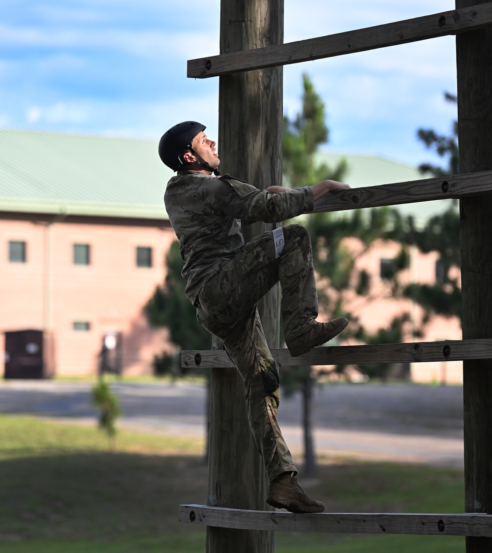 Special Forces Hopefulls Take on Obstacle Course During Assessment and Selection