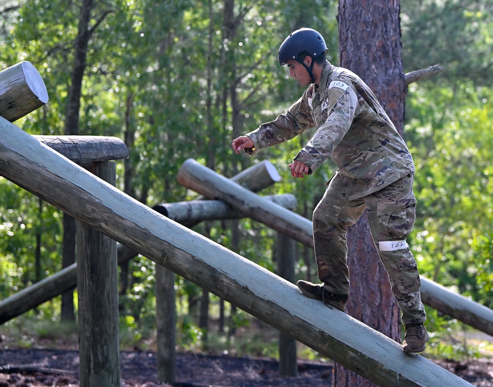 Special Forces Hopefulls Take on Obstacle Course During Assessment and Selection