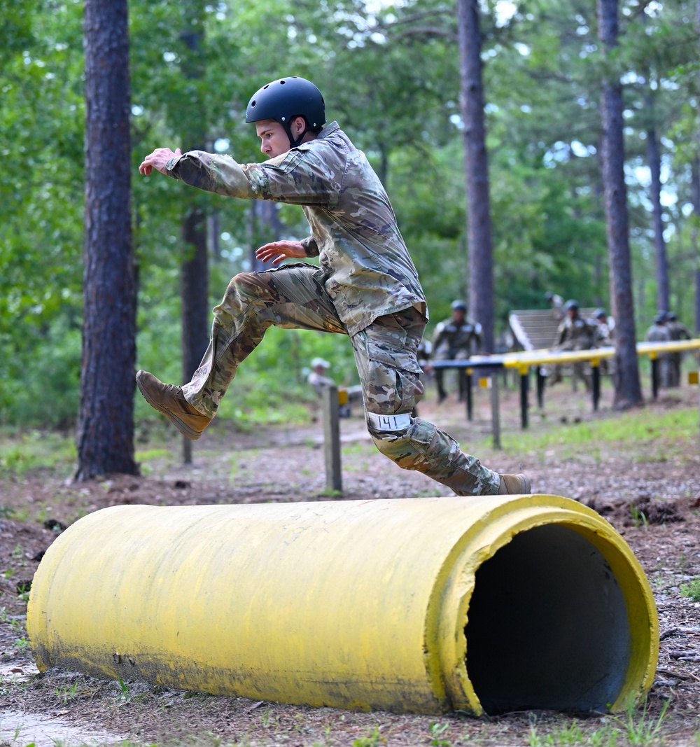 Special Forces Hopefulls Take on Obstacle Course During Assessment and Selection