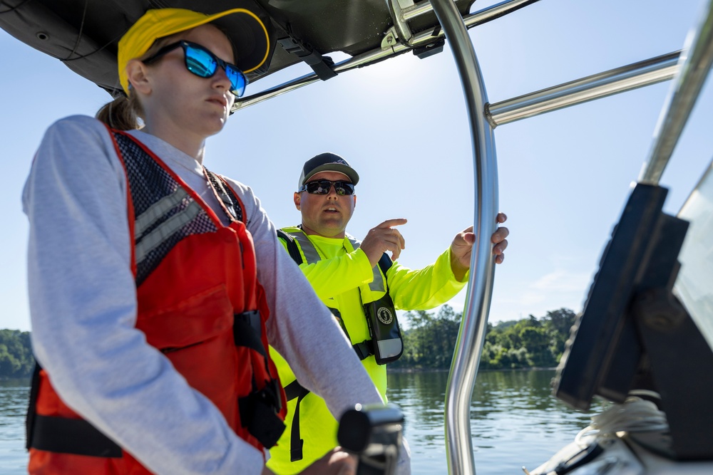 Pittsburgh District makes a splash with motorboat training