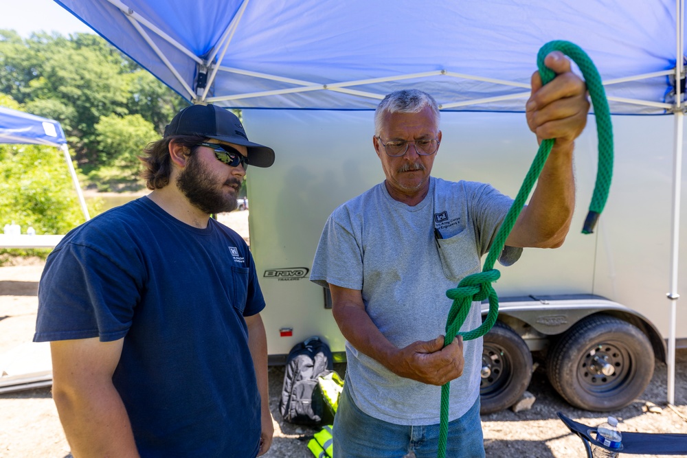 Pittsburgh District makes a splash with motorboat training