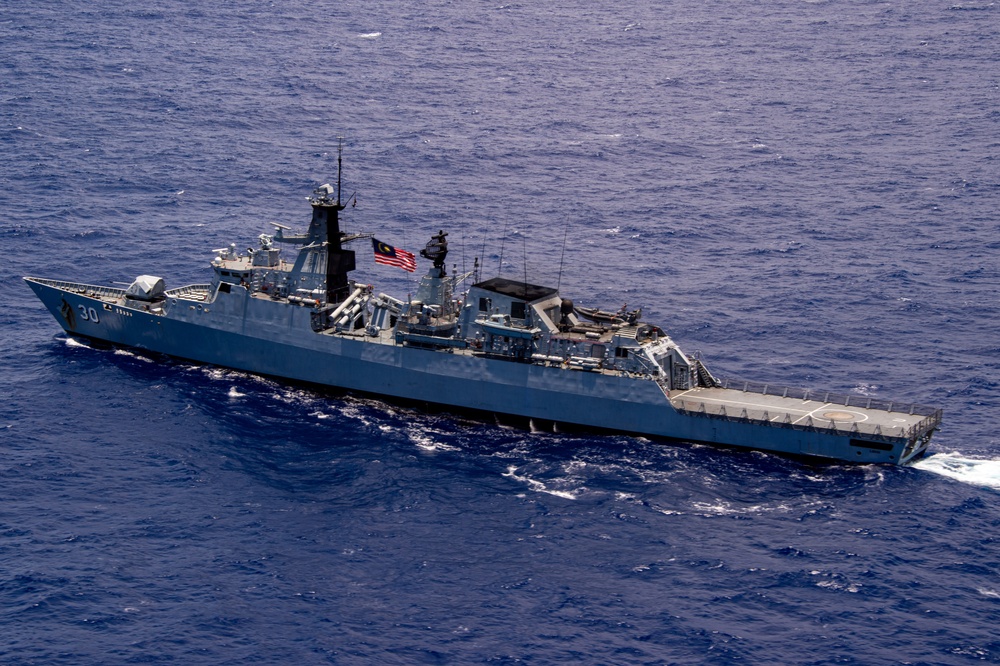 KD Lekiu Sails During RIMPAC 2024