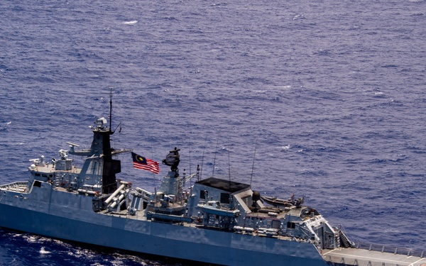 KD Lekiu Sails During RIMPAC 2024