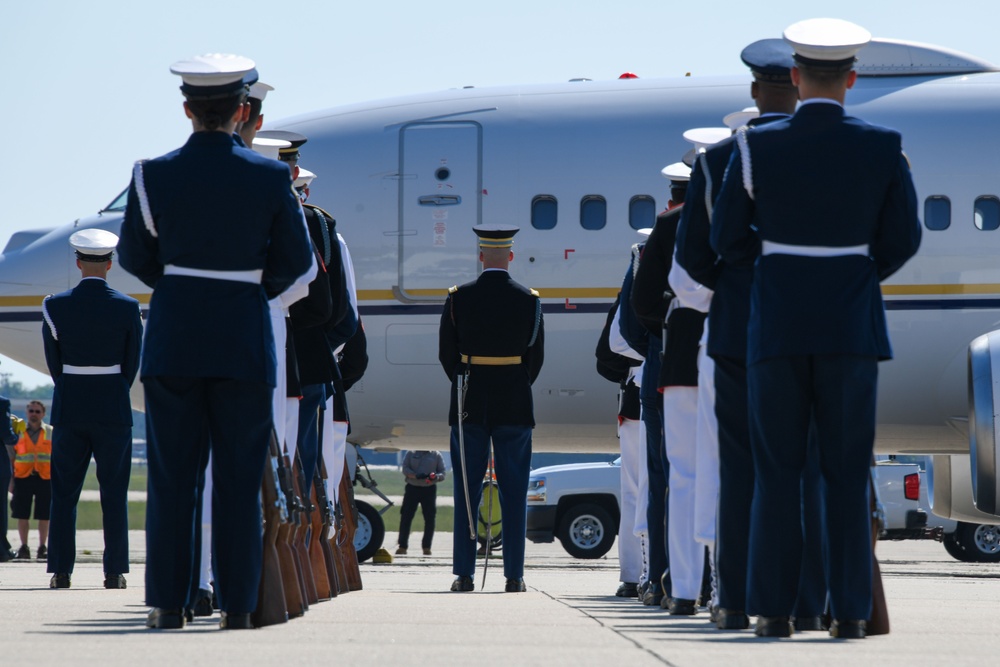 Kenyan President arrives at Joint Base Andrews for diplomatic visit