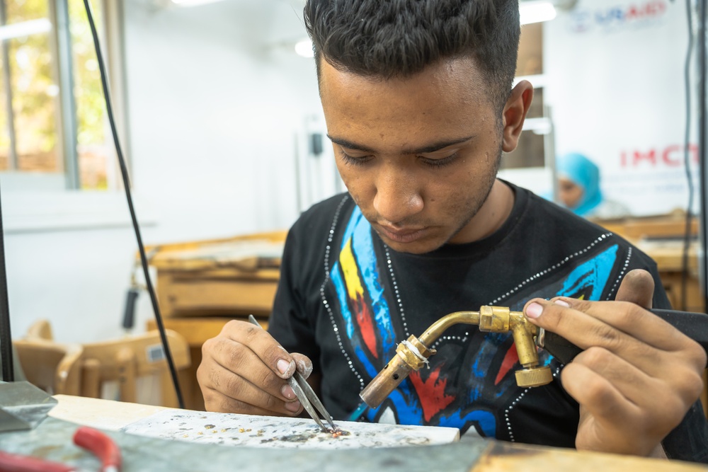 USAID partners with Egypt’s Azza Fahmy Foundation to empower local jewelers in Al Darb Al Ahmar.