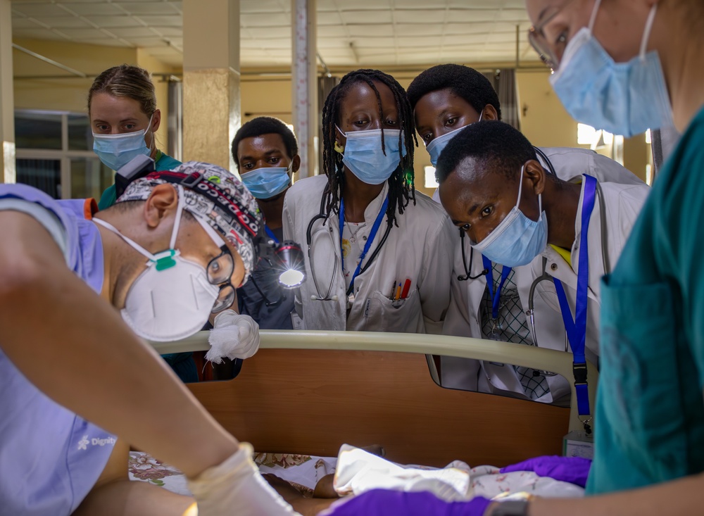 US, Burundi military healthcare teams work together in the ICU