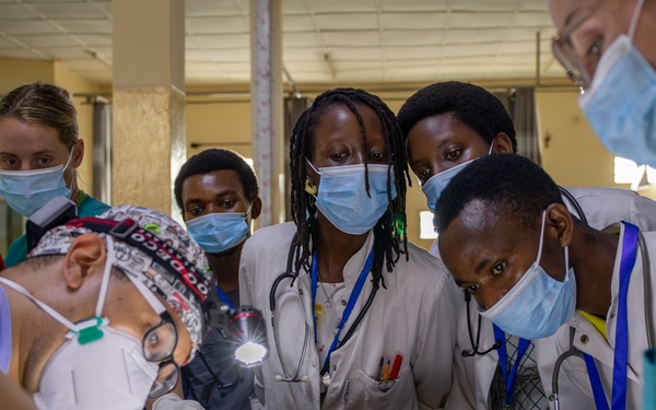US, Burundi military healthcare teams work together in the ICU
