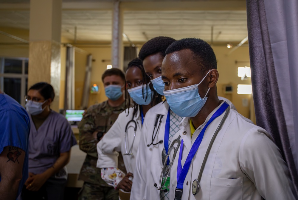 US, Burundi military healthcare teams work together in the ICU