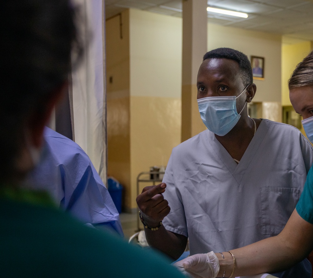 US, Burundi military healthcare teams work together in the ICU