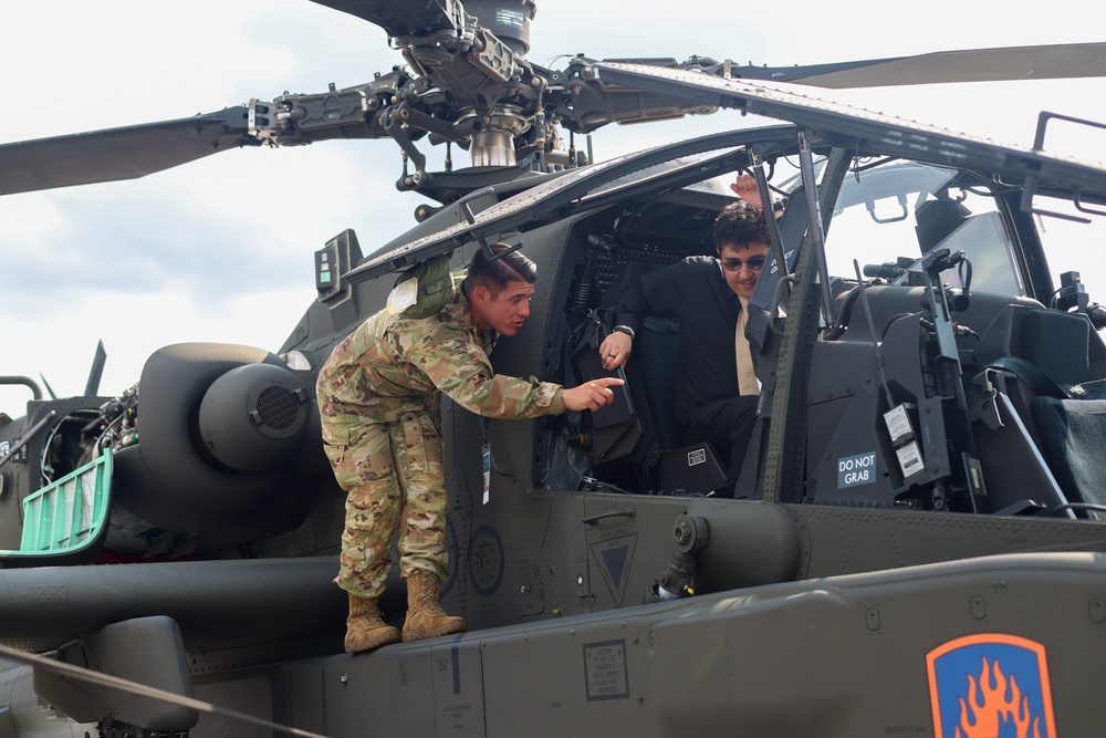 The 12th Combat Aviation Brigade Participates in the Farnborough International Airshow