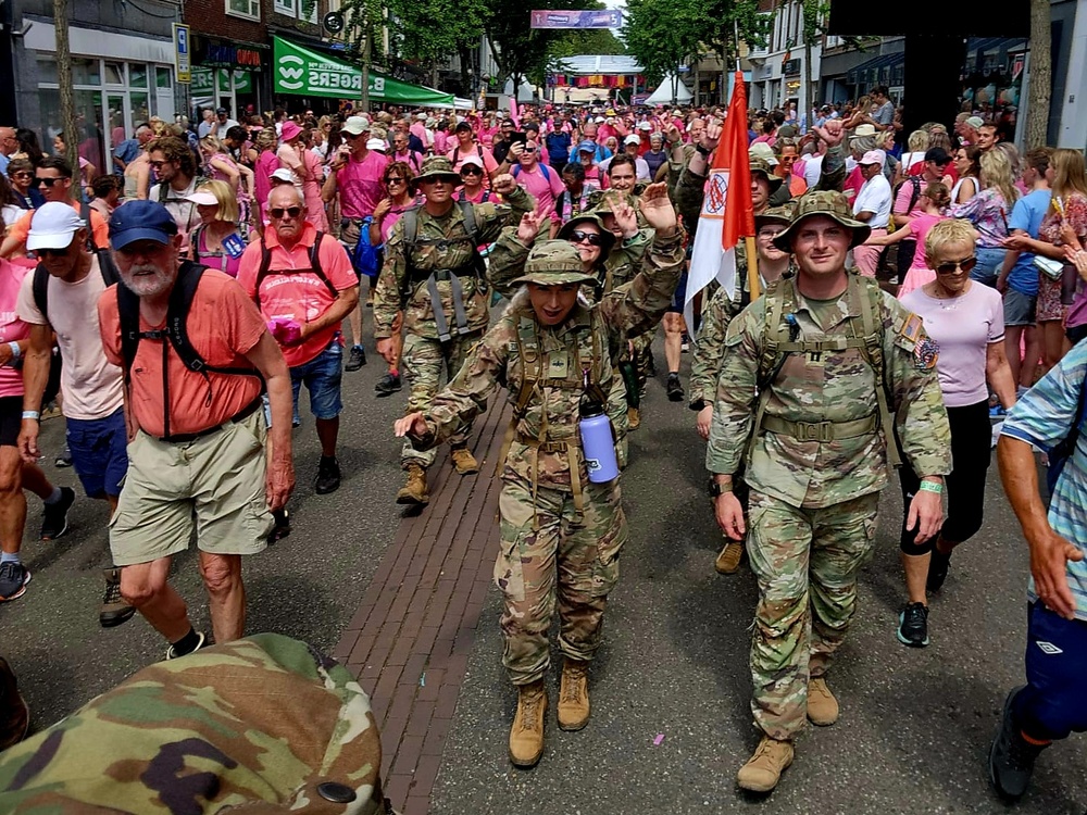 Soldiers, Guardians team up to conquer the 4Days Marches