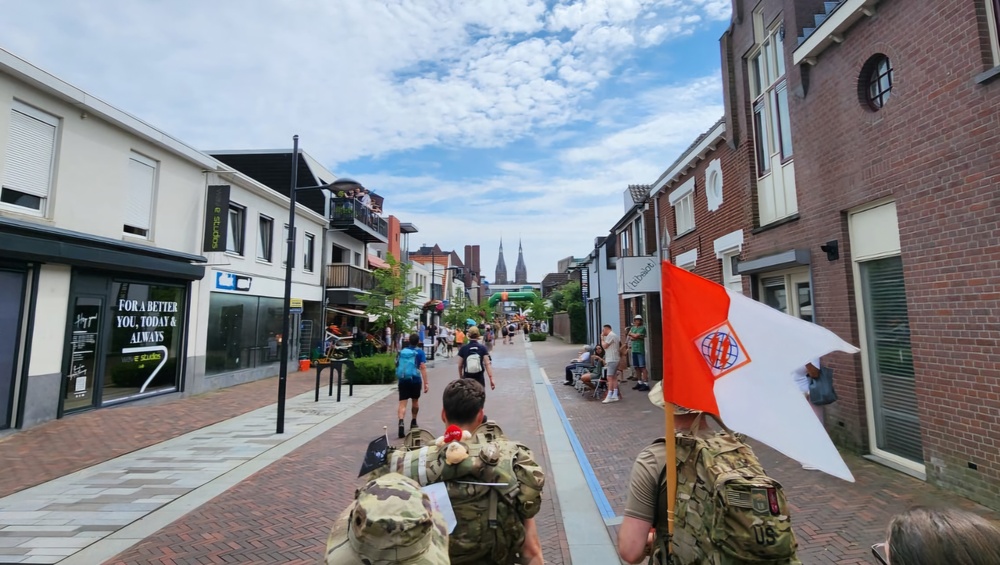 Soldiers, Guardians team up to conquer the 4Days Marches