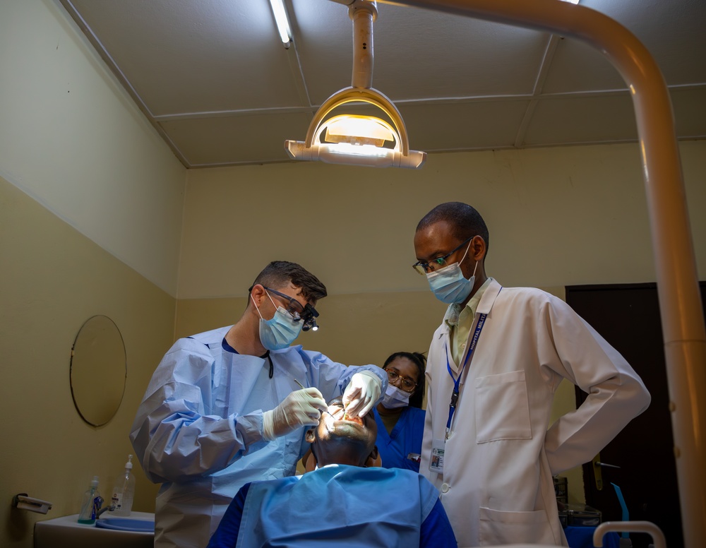 US, Burundi military dental professionals team up during medical exercise