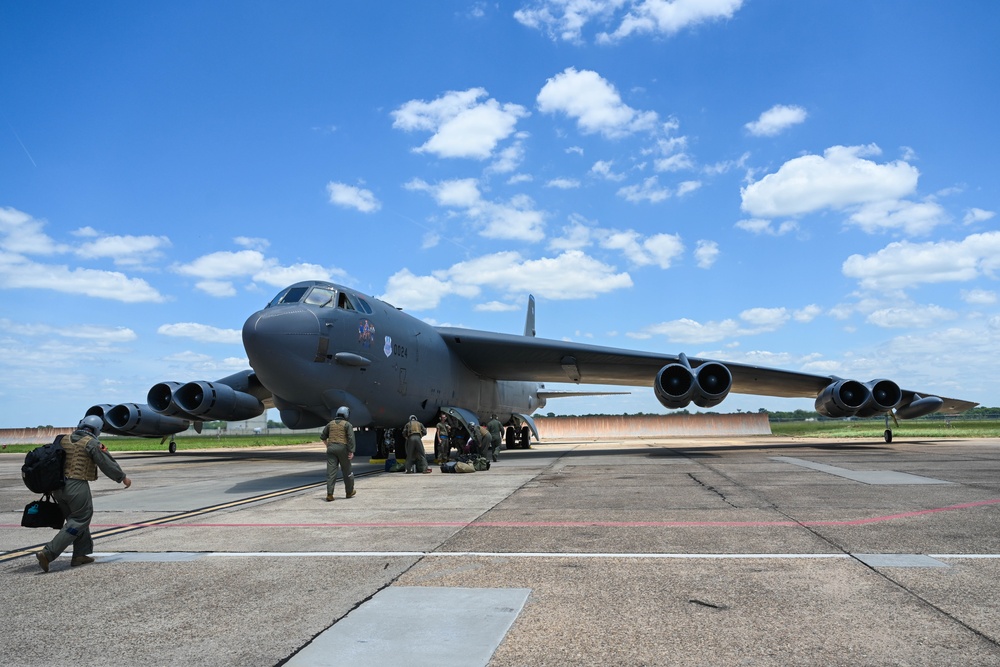 Bomber Task Force Europe 24-4 Take off
