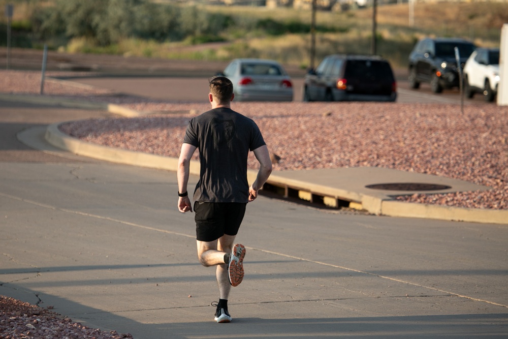 10th SFG(A) Soldier runs 400 meters