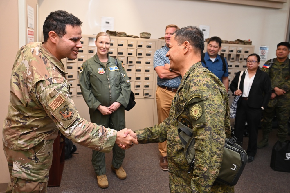 16th AF hosts Philippine Army’s inaugural visit