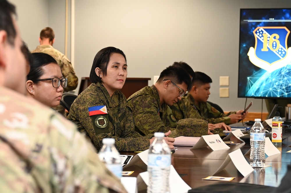 16th AF hosts Philippine Army’s inaugural visit