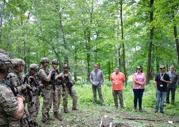Iowa employers visit Soldier during XCTC