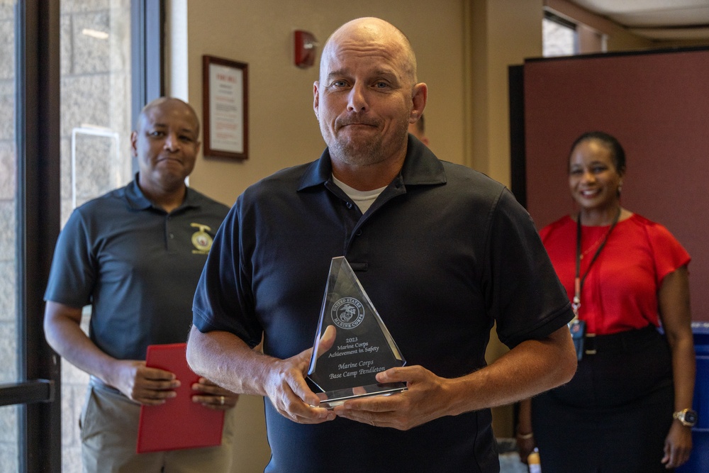 Camp Pendleton Deputy Commander awards MCI-West Installation Safety Office