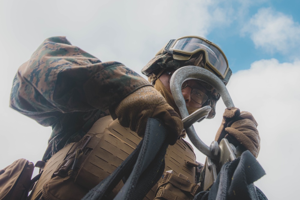 3d LLB conducts Helicopter Support Team training at Kahuku Training Area