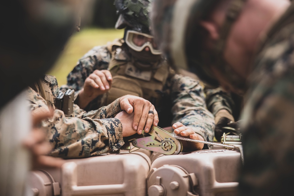 3d LLB conducts Helicopter Support Team training at Kahuku Training Area