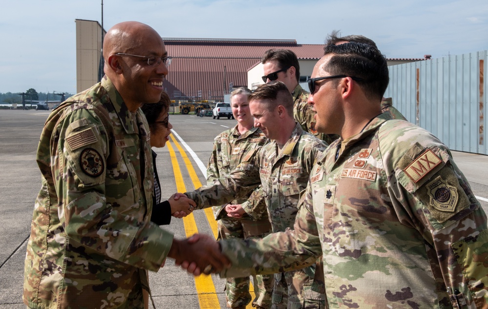 US Chairman of the Joint Chiefs of Staff visits the 21st SOS