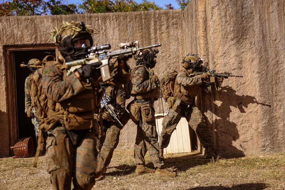 Charlie vs. Charlie: BLT 1/5, 3d LCT Conduct Force on Force Training