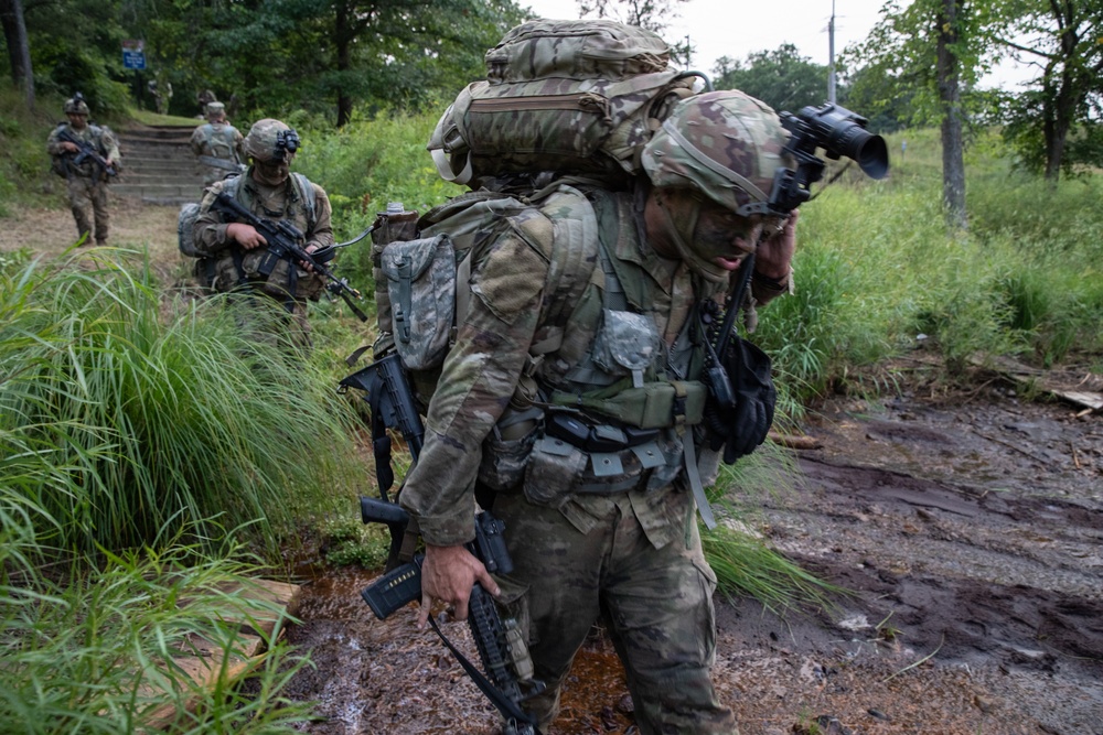 Iowa Soldiers conduct Zodiac operation on Mississippi River