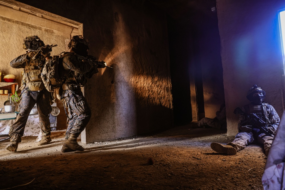 Charlie vs. Charlie: BLT 1/5, 3d LCT Conduct Force on Force Training