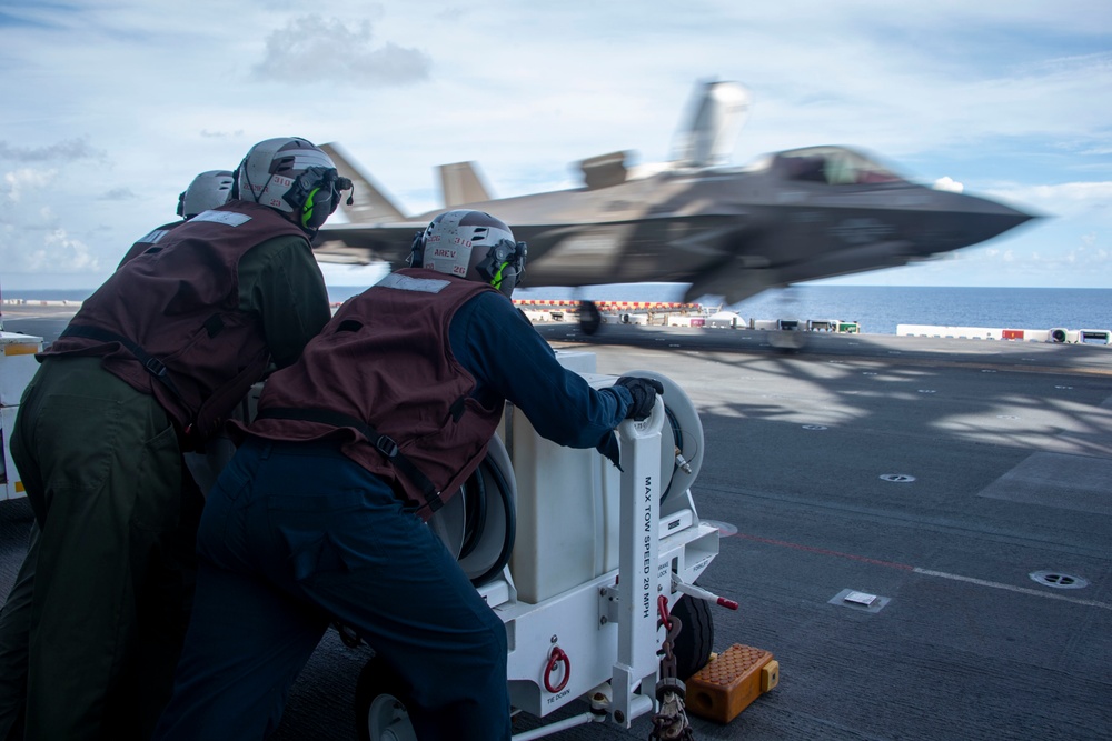 DVIDS - Images - Flight Operations Aboard USS America (LHA 6) [Image 3 ...