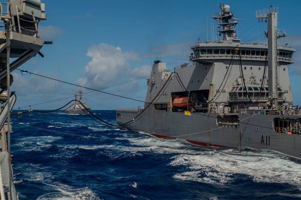 HMNZS Aotearoa Refuels USS William P. Lawrence at sea